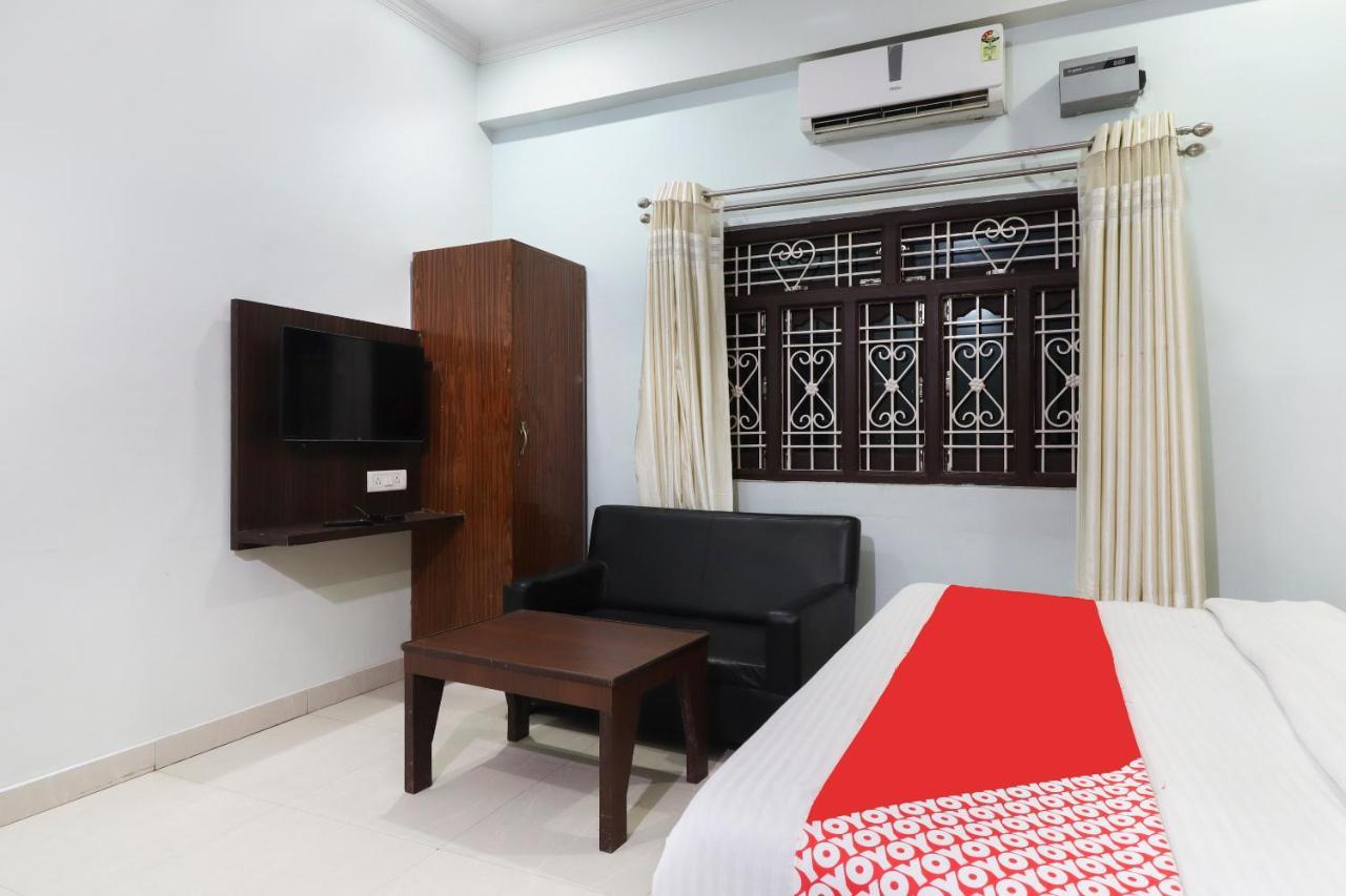Oyo 70489 Hotel Tajvar Siwān Buitenkant foto