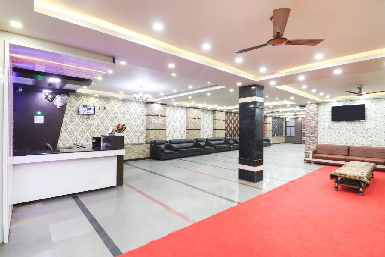 Oyo 70489 Hotel Tajvar Siwān Buitenkant foto