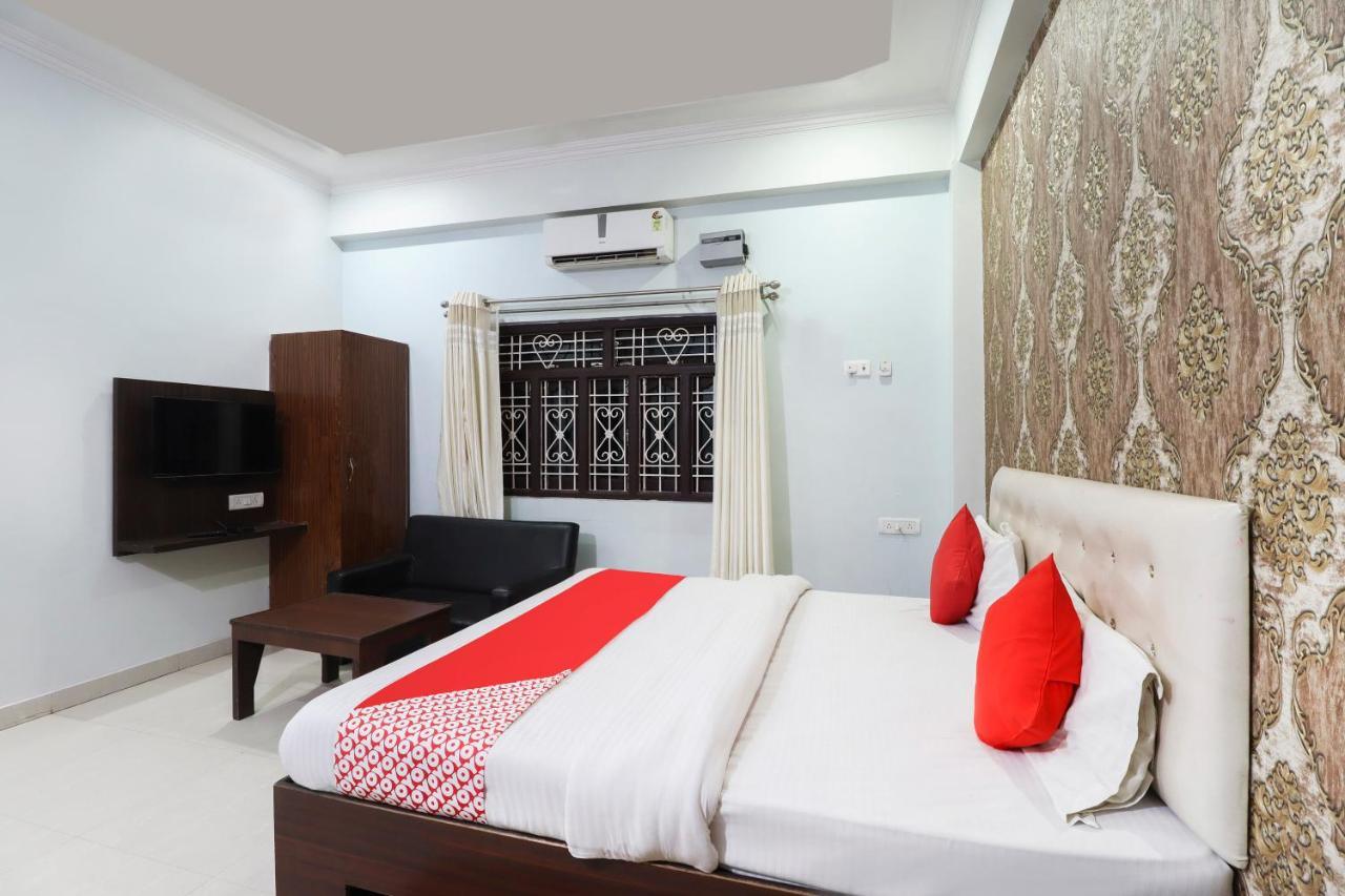 Oyo 70489 Hotel Tajvar Siwān Buitenkant foto