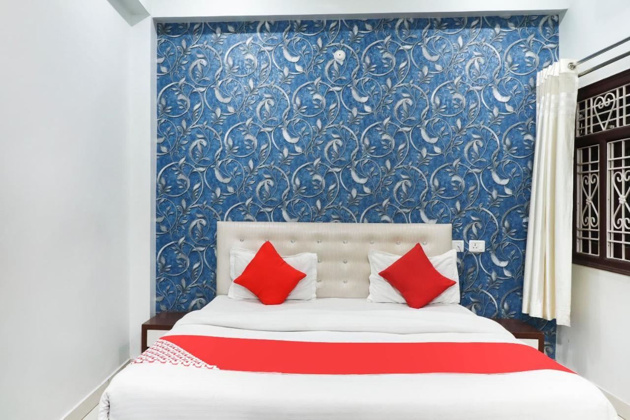 Oyo 70489 Hotel Tajvar Siwān Buitenkant foto