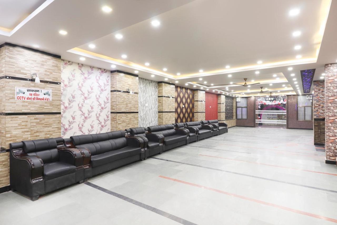 Oyo 70489 Hotel Tajvar Siwān Buitenkant foto