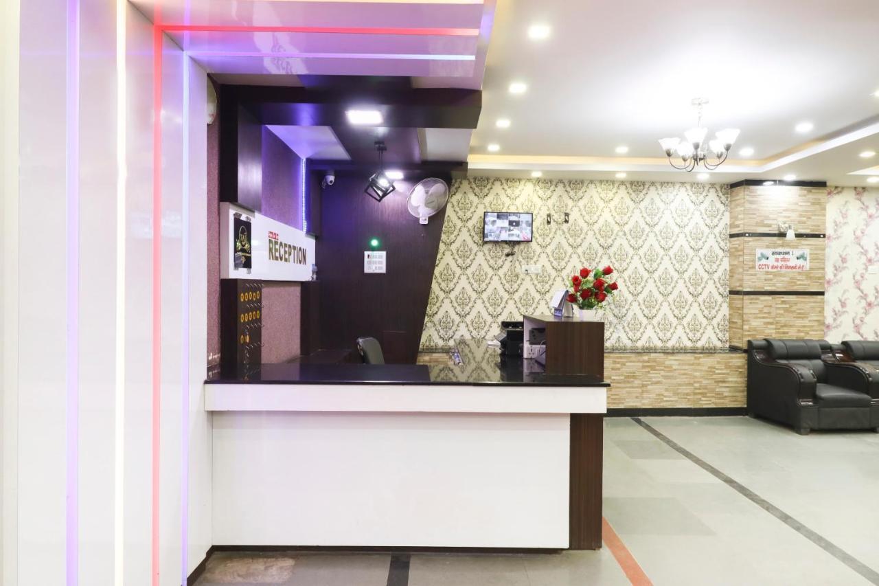 Oyo 70489 Hotel Tajvar Siwān Buitenkant foto